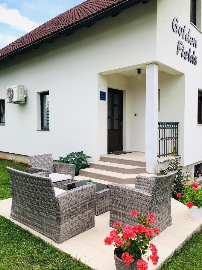 Apartment Golden Fields Smoljanac Ngoại thất bức ảnh