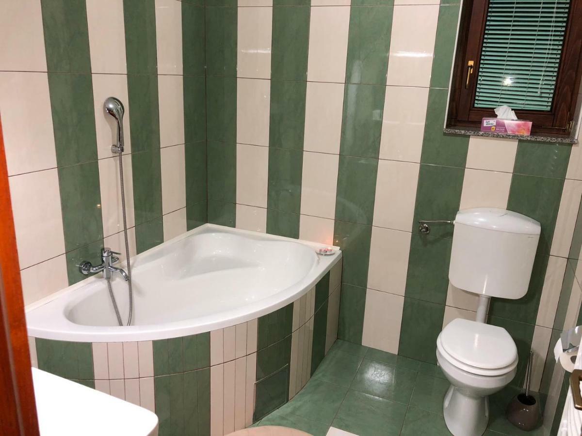 Apartment Golden Fields Smoljanac Ngoại thất bức ảnh